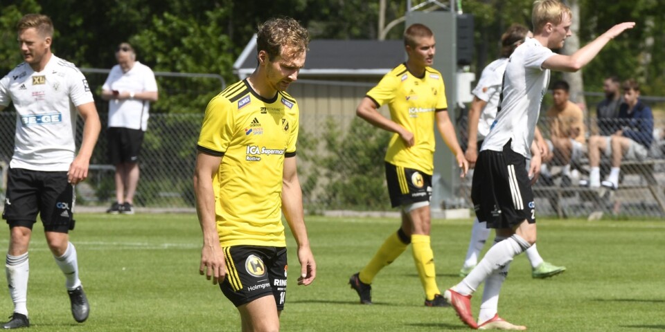 Alexander Henningsson deppar efter Oskarshamns tredje mål.