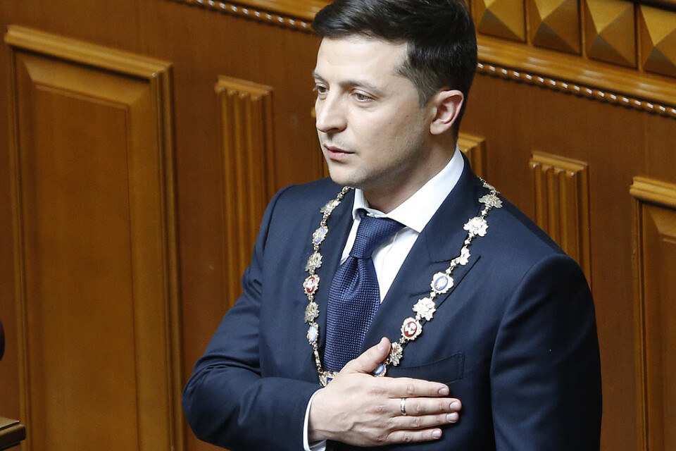 Volodymyr Zelenskyj svärs in som Ukrainas president.