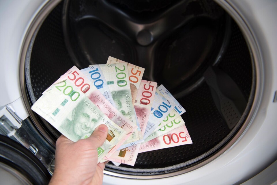 En ung man i Mönsterås kommun är misstänkt för att ha tvättat pengar.