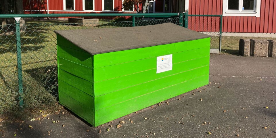 Mörbylånga kommun har placerat ut två gröna lådor där man kan lämna det man vill skänka.