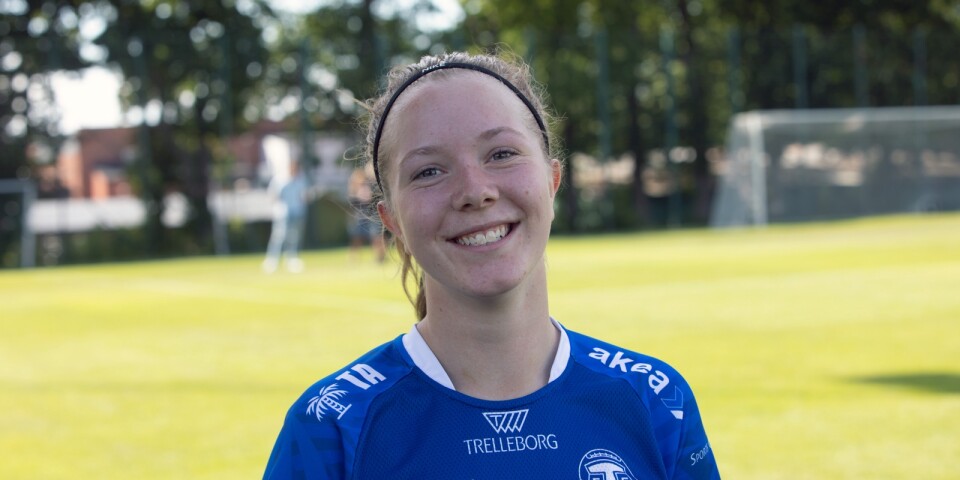 15-åriga Ella Larsson gjorde sin första träning med A-truppen tidigare denna veckan.