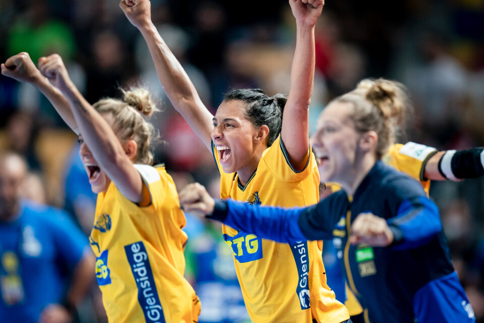 Sverige är klart för mellanrundan i handbolls-EM.