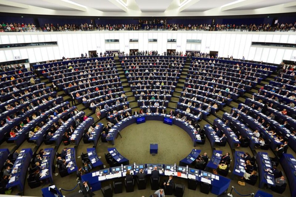 Socialdemokrater, miljöpartister och liberaler röstade i Europaparlamentet för slopad vetorätt rörande skattefrågor.