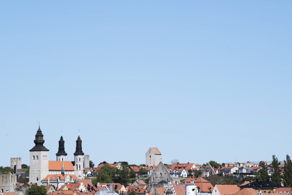 Ett barn utsatte Region Gotland för överbelastningsattacker i flera veckors tid. Bild över Visby från juni 2020.