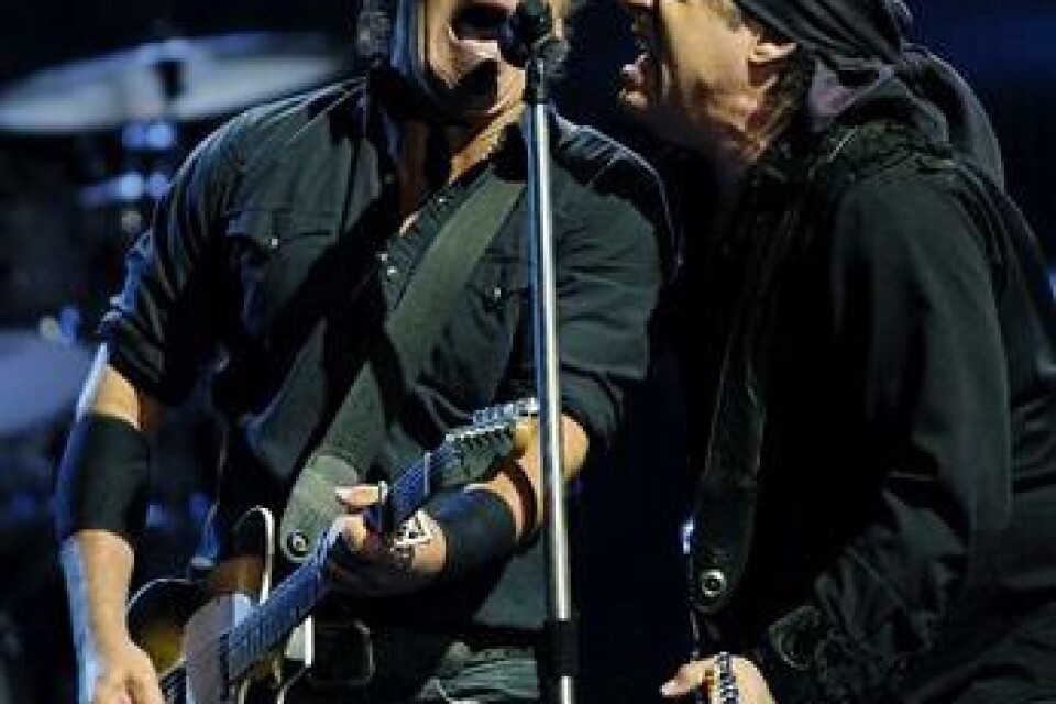 Bruce Springsteen och Steven Van Zandt i E Street band. Bild: Bill Kostroun/Scanpix