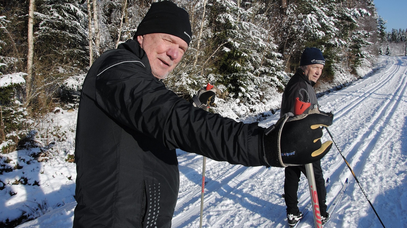 Krister Ståhl och Lars Persson gav sig ut i skidspåret i det vackra vintervädret.