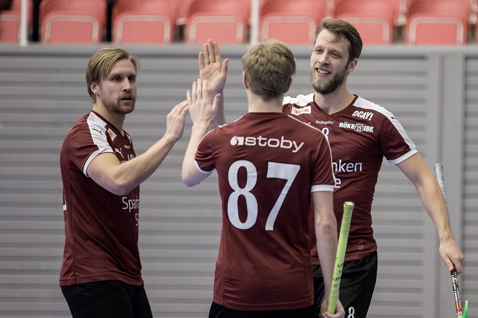 Jimmy Lagerkvist firade sitt 2-0-mål med lagkaptenen Daniel Rydhög (till vänster) och Victor Ohlsson. De tre poängen förde upp Röke till tredje plats i tabellen. 	          Foto: Jörgen Johansson