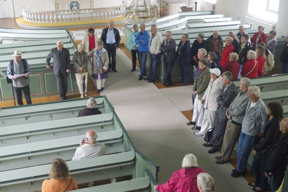 Ett 60-tal personer tittade in i Bergs mögeldrabbade kyrka då den för någon halvtimme öppnade för allmänheten.
