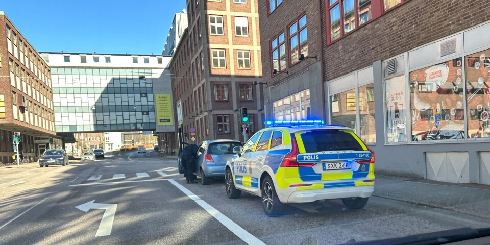 På lördagseftermiddagen greps en man i 20-årsåldern på Fabriksgatan i Borås.