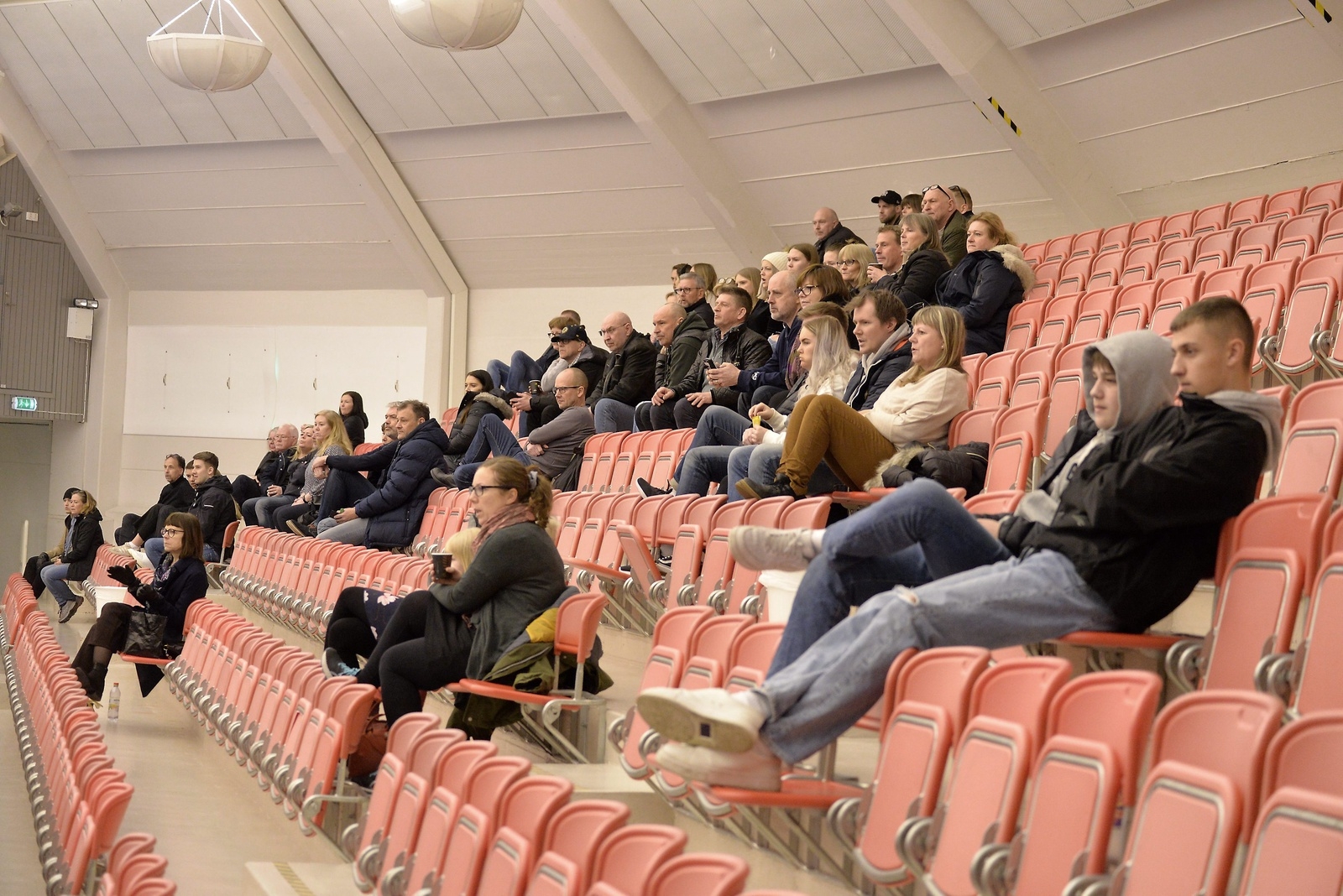 Matchen mellan Röke och Lund var öppen för publik och cirka 50 personer hade hittat till Qpoolen. Foto: Robert Rolf