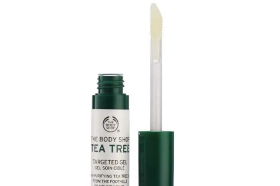1. Punktbehandling i gelform för acne är Tea Tree Targeted Gel från Body Shop för ca 90 kr.