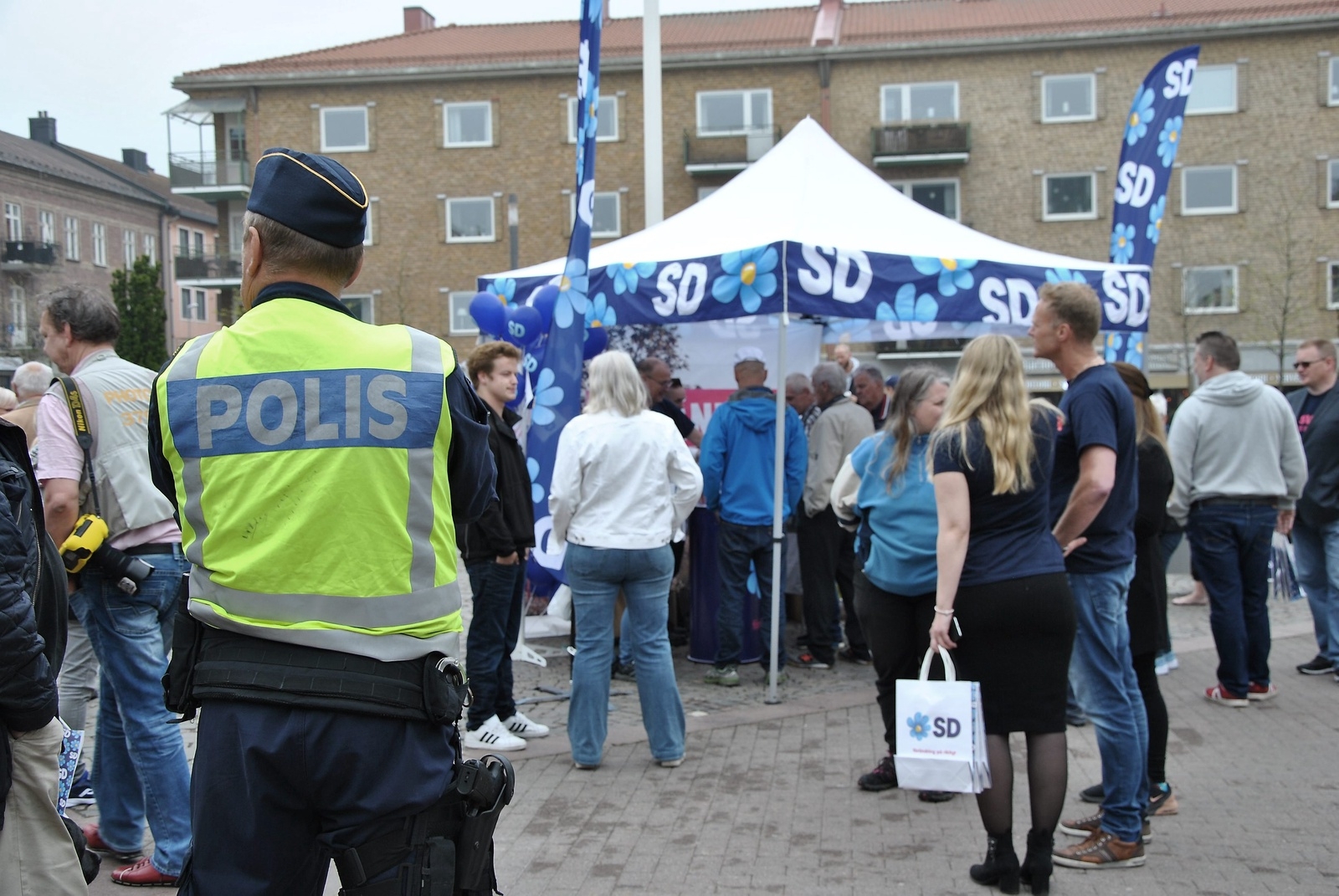 Några motdemonstranter syntes inte till. Polisen fick det lugnt under Jimmie Åkessons besök i Hässleholm.