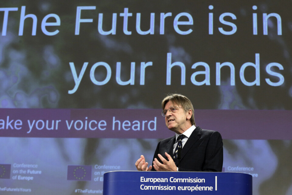 EU-parlamentsledamoten Guy Verhofstadt på en presskonferens med anledning av den framtidskonferens för EU som nu formellt avslutas. Arkivfoto.