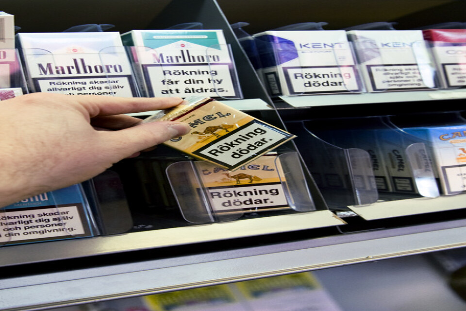 Från och med den 1 november krävs tillstånd för att sälja tobak. Polisen och kommunerna hoppas bland annat att det ska minska tillgången på smuggeltobak.