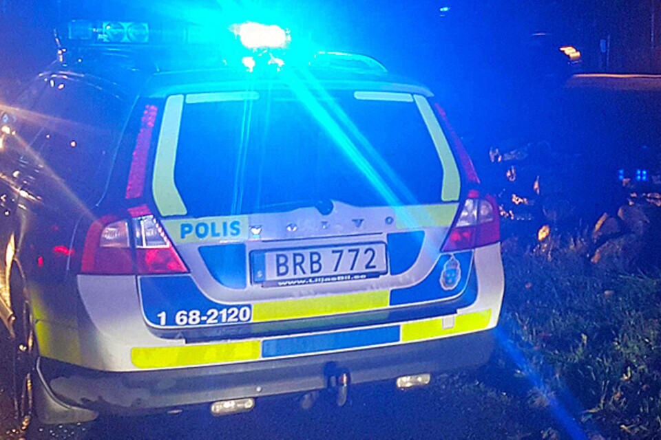 En man född i mitten av 1990-talet misstänkt för grov vårdslöshet i trafik samt smitning från trafikolycka efter en vansinnesfärd i Borgholm.