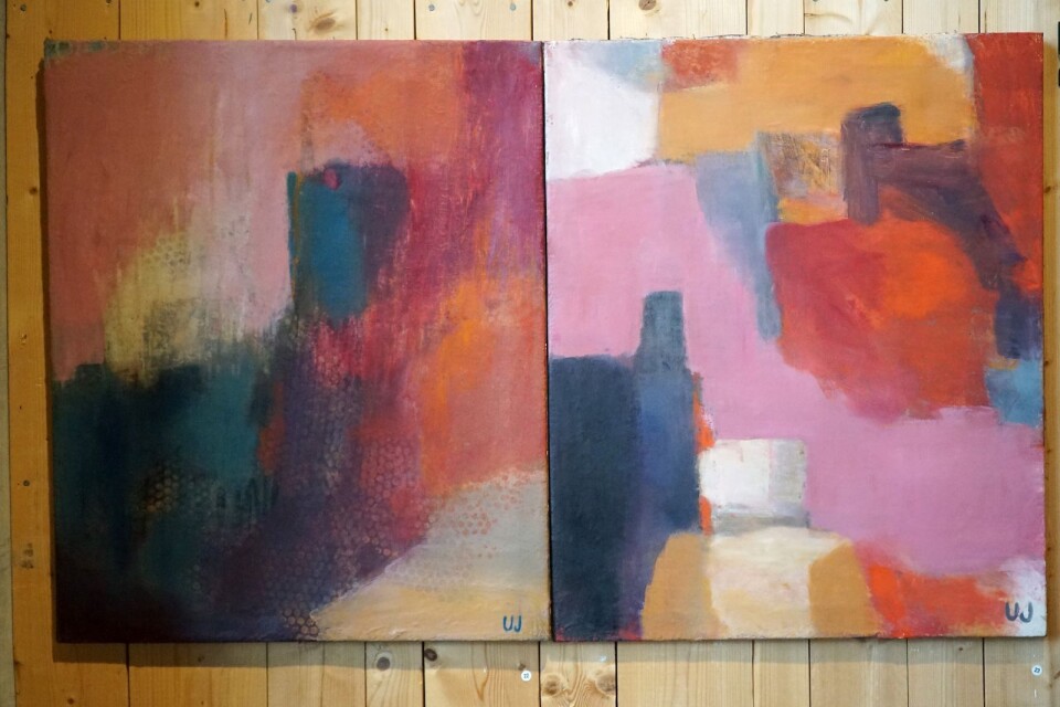 Ulla Janssons senare målningar har mer färg än hon är van vid. ”Jag vill gärna använda starka färger.”