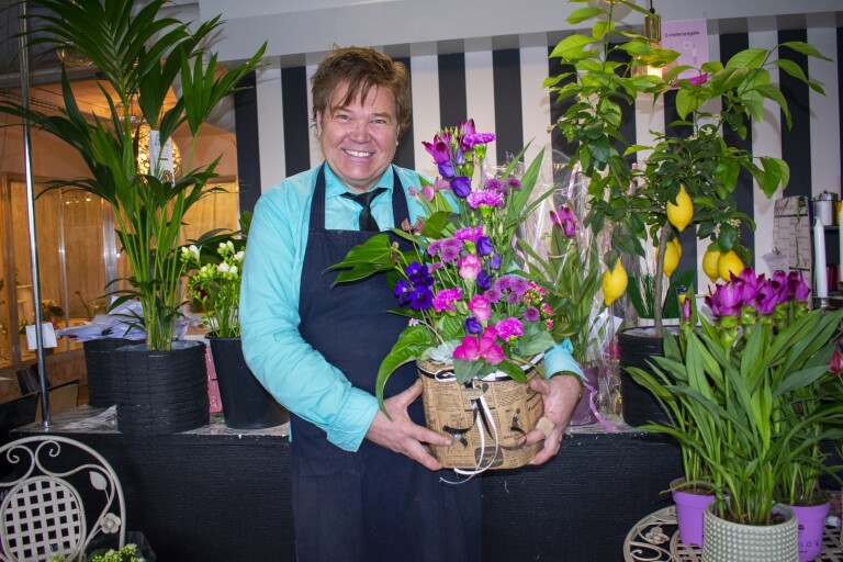 Sjungande floristen Roland dyker upp i tv-rutan: ”Jätteroligt”
