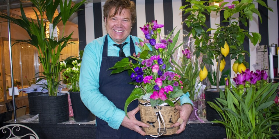 Sjungande floristen Roland dyker upp i tv-rutan: ”Jätteroligt”