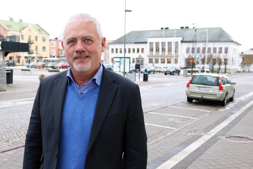 Jens Odevall har kommit överens med Staffan Smedfors om att turistchefens arbetsuppgifter ska förändras under uppsägningstiden.