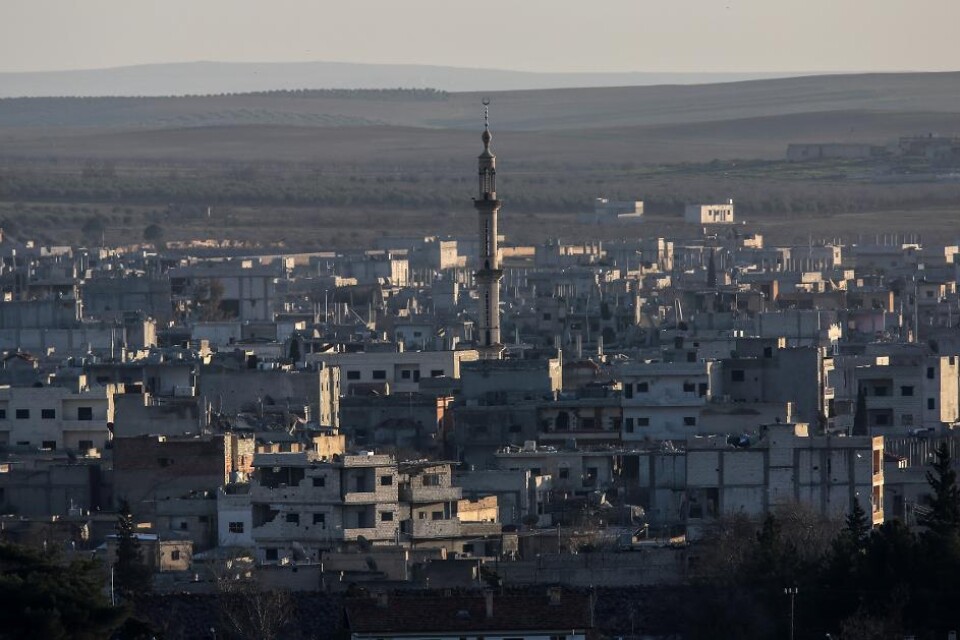 Kurdiska styrkor har återtagit mer än en tredjedel av de byar runt syriska Kobane som jihadistgruppen Islamiska staten (IS) har kontrollerat. Kurdiska YPG-styrkor har återtagit 128 byar de senaste två veckorna, enligt det oppositionsvänliga Syriska männ