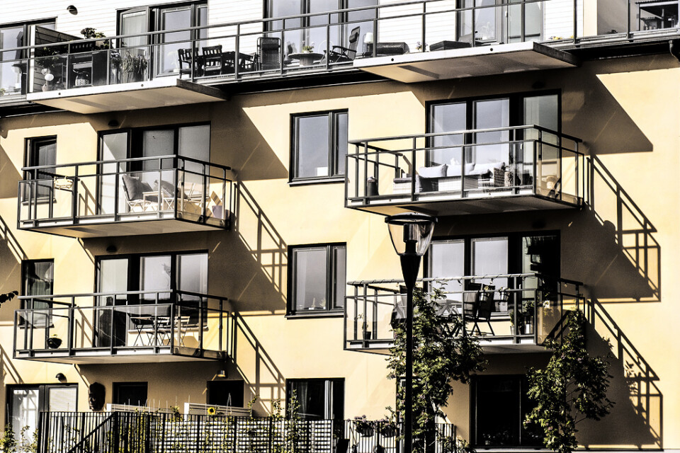 Inom en snar framtid är kanske en gemensam balkong vanligare än många enskilda. Arkivbild.
