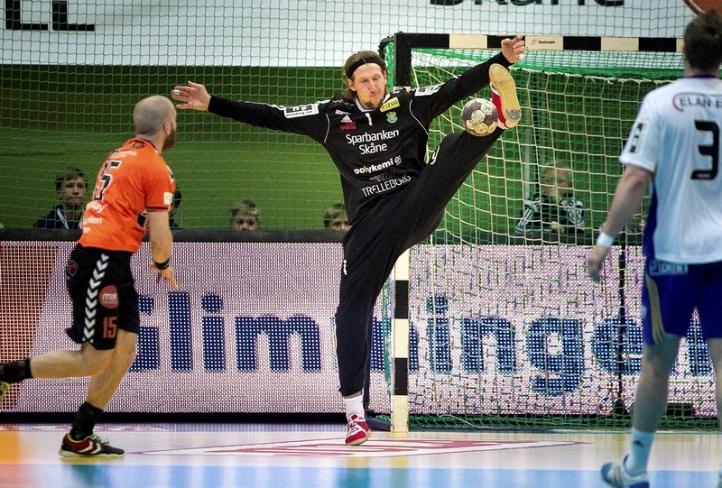 Målvakten Anders Persson blev något av en matchhjälte när Ystads IF kvitterade semifinalserien mot IFK Kristianstad. Foto: Claes Hall