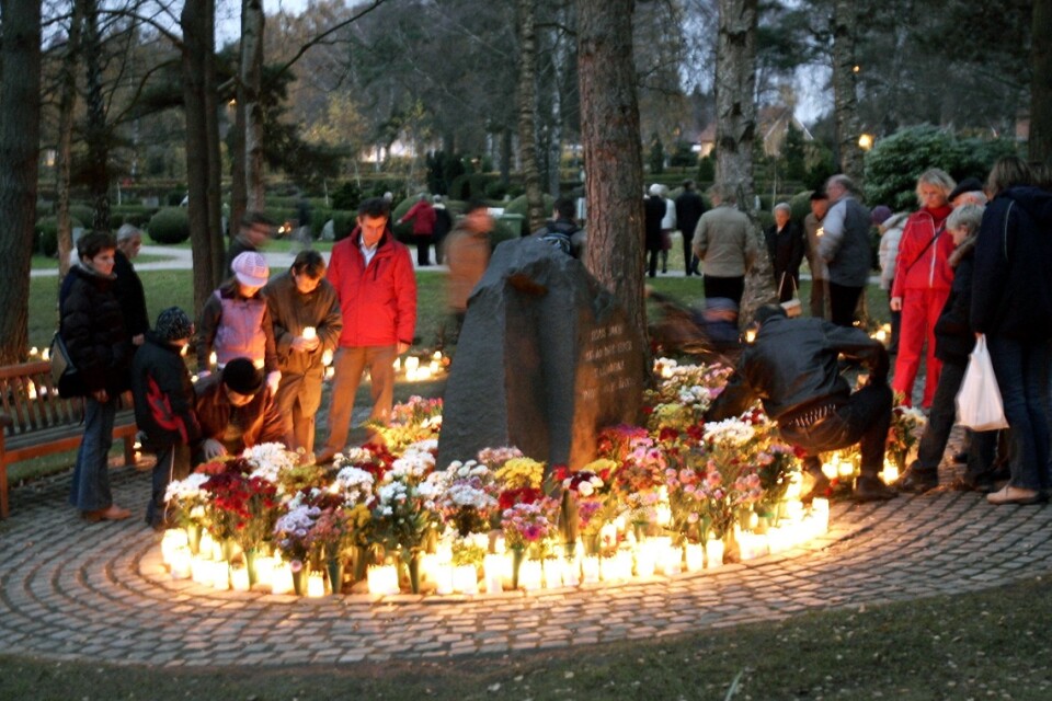 Minneslunden på Östra kyrkogården i Hässleholm under en allagelgonskväll för några år sedan. Foto: Norra Skåne/arkiv