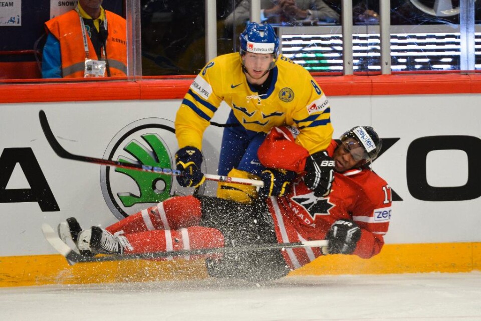 Backen Petter Granberg är klar för spel med Tre Kronor i ishockey-VM. Den 22-årige före detta Skellefteåspelaren var med och vann VM-guld i Globen 2013. Granberg har den här säsongen spelat i Toronto Maple Leafs farmarlag Toronto Marlies i AHL. Laget b