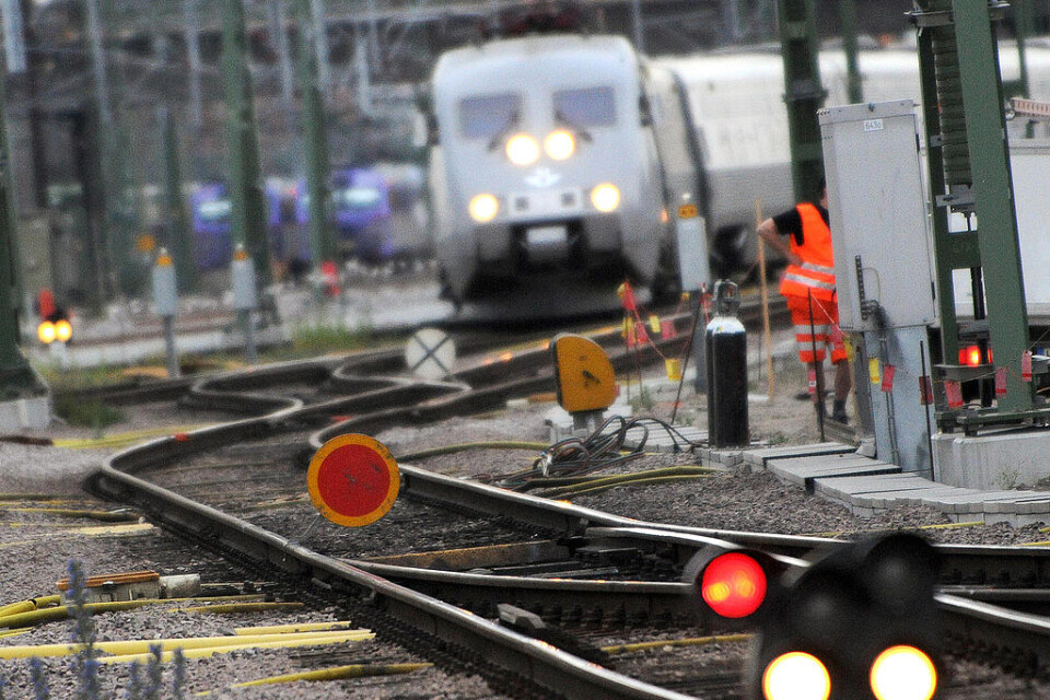 Solkurvor har stoppat tågtrafiken på sträckan mellan Sundsvall och Timrå. Bilden visar problem vid Malmö central sommaren 2010 på grund av solkurvor. Arkivbild.