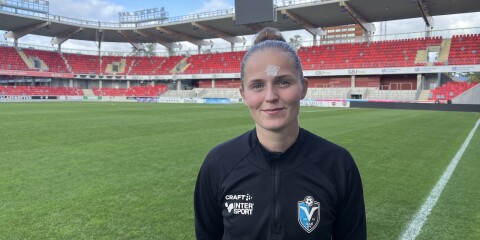 Maria Möller Thomsen och övriga Växjö DFF-försvarare får en tuff uppgift att stoppa Rosengårds offensiva vapen i måndagkvällens match  på Visma Arena.