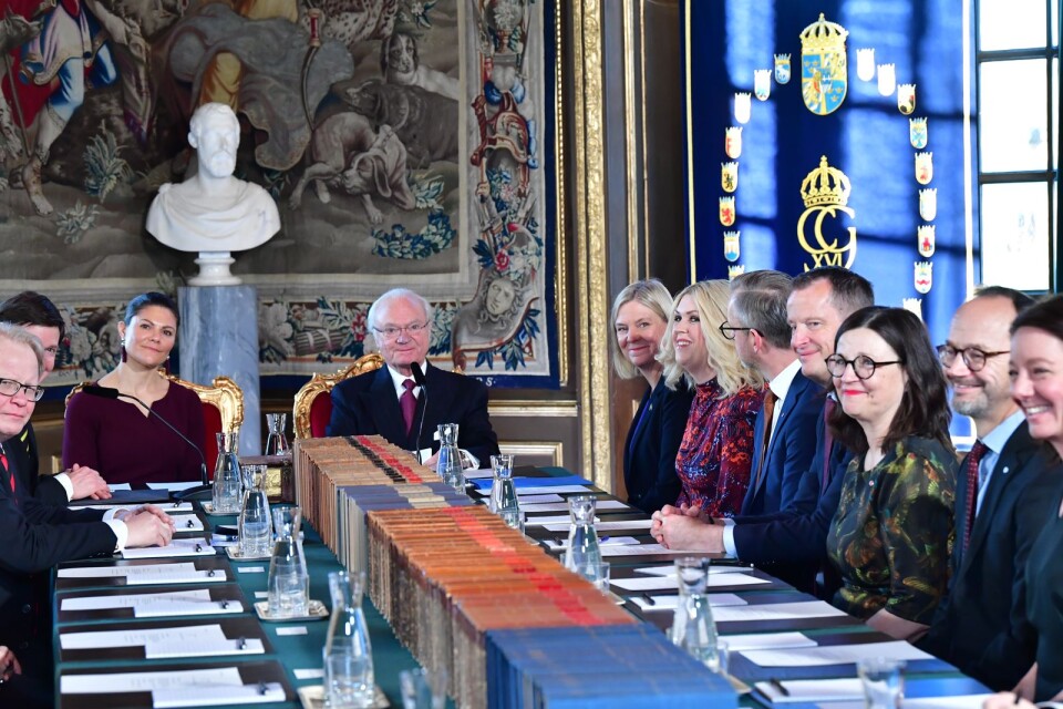 Till slut satt partiledaren ned med kungen, och tillträdde därmed även formellt som Sveriges första kvinnliga statsminister.