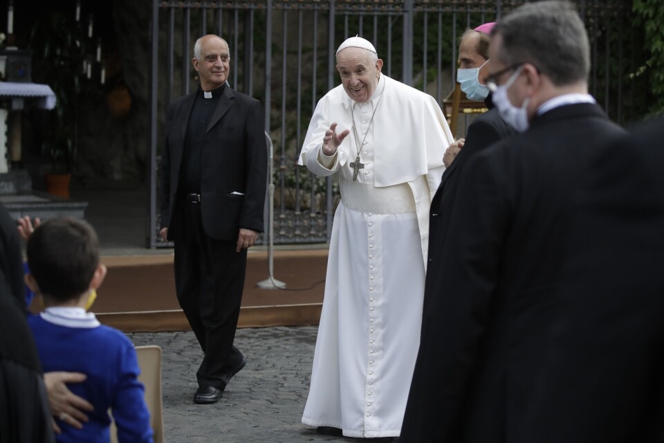 Påven Franciskus vid lördagens bön i Vatikanträdgårdarna.