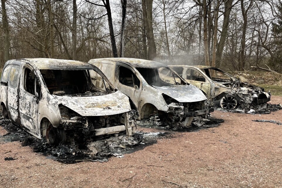 Bilarna brann mycket, de gick inte att rädda.