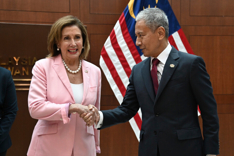 Nancy Pelosi träffade talmannen i Malaysias parlament Azhar Azizan Harun i Kuala Lumpur på tisdagen, under en Asienresa som även väntas innehålla ett stopp i Taiwan.