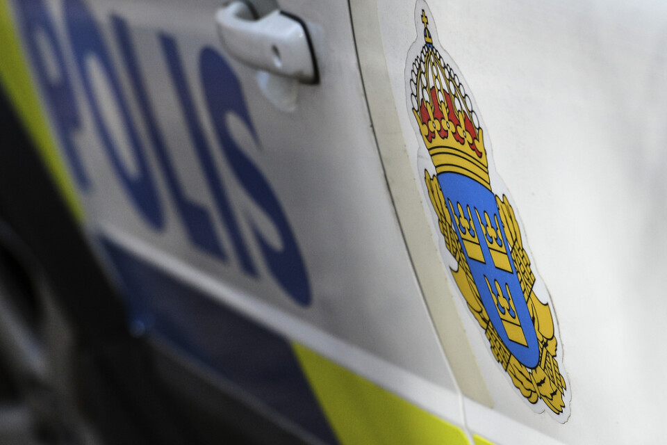 En person har hittats med stickskador utomhus i Hökarängen i Stockholm. Arkivbild.