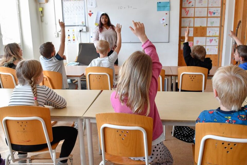 Ronneby kommun vill locka fler lärare till Ronneby och erbjuder nu två tjänster där lärarstudier kombineras med anställning.