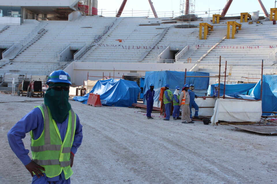 Migrantarbetare i Qatar under ett arenabygge inför fotbolls-VM. Arkivbild.