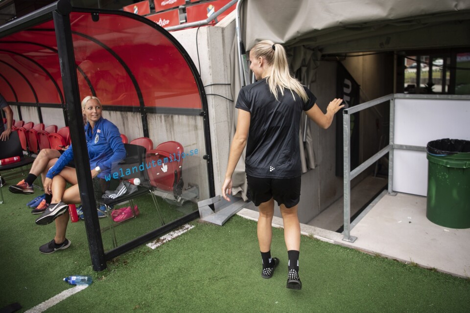”En spelare med bra karaktär. Hon bara kör framåt och hennes driv med boll och spelstil är något vi behöver få in”, säger Växjös tränare Maria Nilsson om Stina Lennartsson.