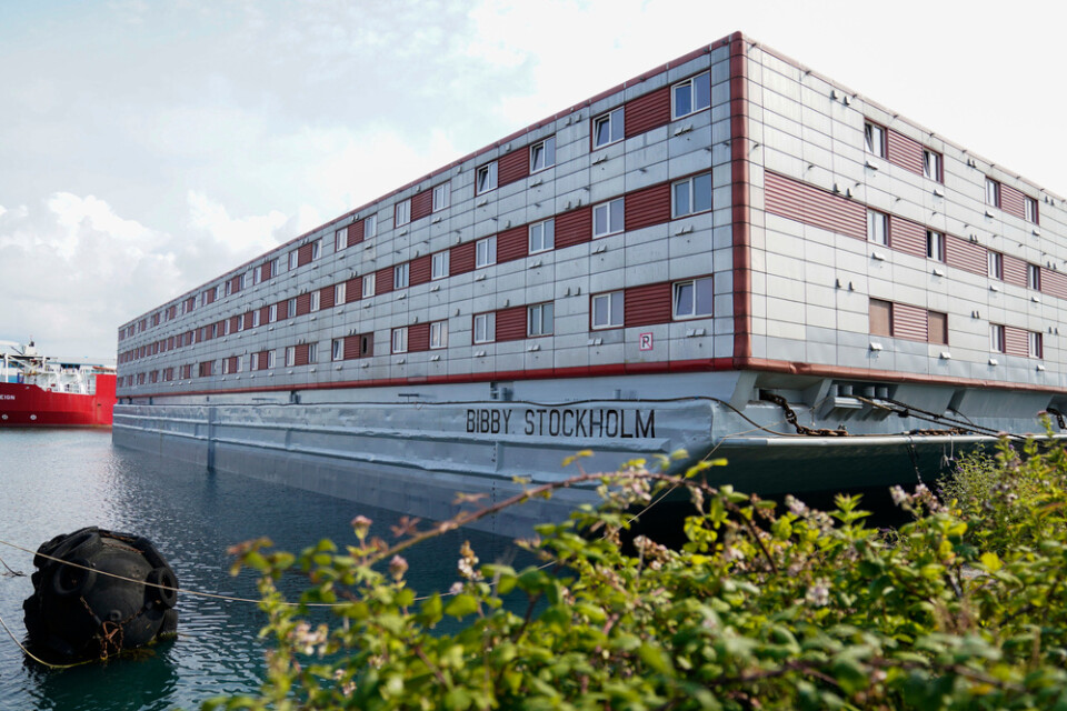Bibby Stockholm på plats i hamnen i Portland i sydvästra England. Bilden är från den 21 juli.