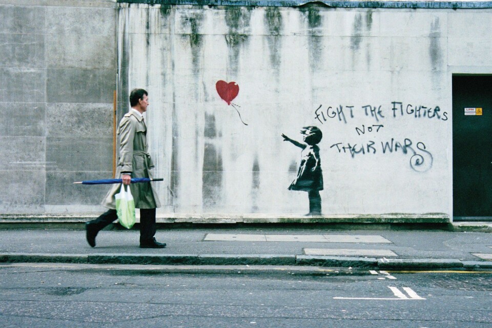 "Flicka med ballong" är ett av Banksys mest kända motiv.