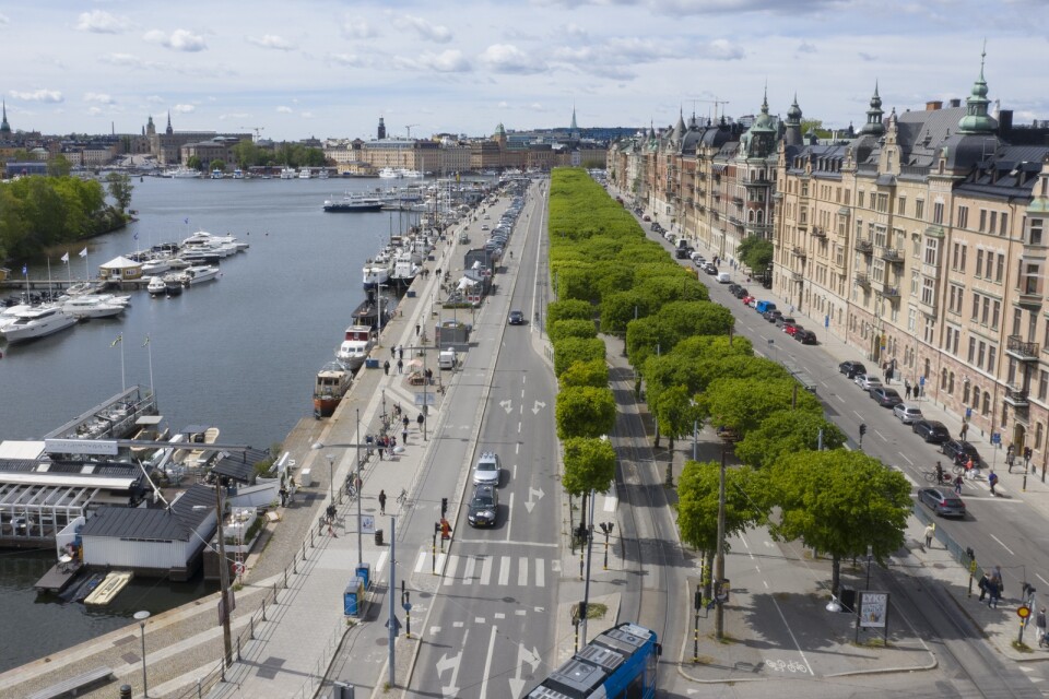 Exklusiva Strandvägen på Östermalm i Stockholm. Varför betalar miljardärerna där samma fastighetsavgift som vanligt folk i en villa i Kyrkhult?