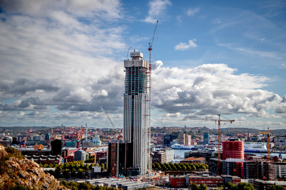 Byggbolaget Serneke, som bland annat står bakom Karlatornet som ska bli Nordens högsta byggnad, varslar 100 personer. Arkivbild.