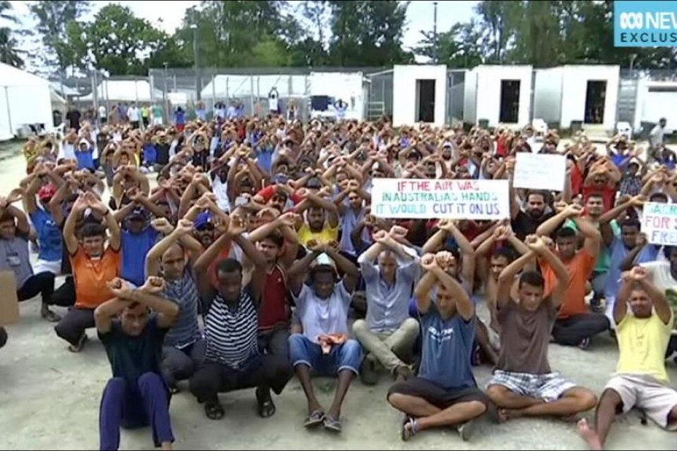 FN uppmanar Australien att återupprätta mat- och vattenleveranser, liksom sjukvårdsservice, till de flyktingar och migranter som befinner sig i ett läger på ön Manus i Papua Nya Guinea. Australiska och papuanska myndigheter vill stänga lägret. Men de o