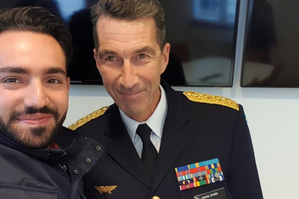Sofyan Aswad and Micael Bydén, Sweden's commander-in-chief: ”We need more people born outside Sweden in our defences”,  he said at a press conference in September 2019.