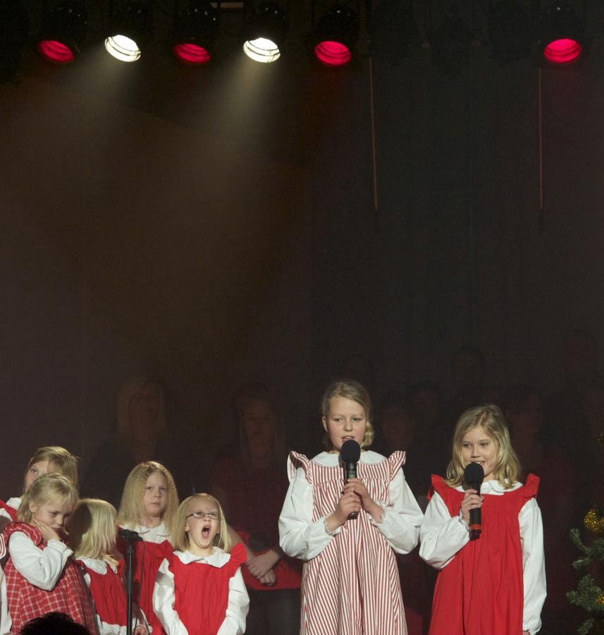 Madicken-kören och de två solisterna Matilda Johansson och Emelie Wedham var med flera gånger under kvällens show.