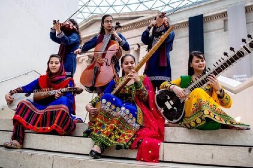 Zohra är en av de grupper som utbildats vid Afghanistans nationella musikinstitut. De består av unga kvinnliga musiker och har bland annat turnerat i Sverige.