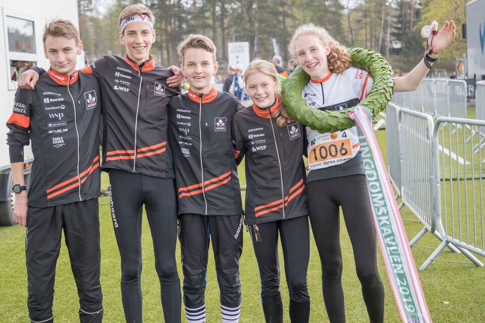 Hugo Larsson, Adam Valik, Anton Törnqvist, Emma Zettervall och Alma Svennerud fixade segern i ungdomens Tiomila-orientering.