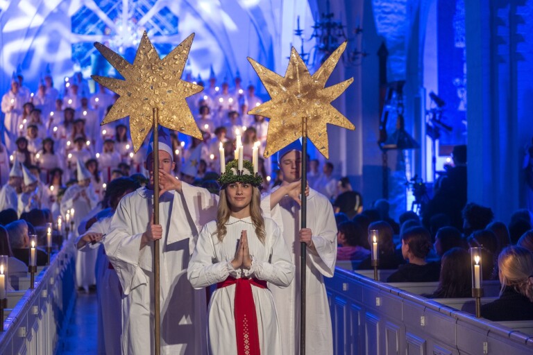 Kom i julstämning: Se årets Luciaföreställning från Växjö domkyrka
