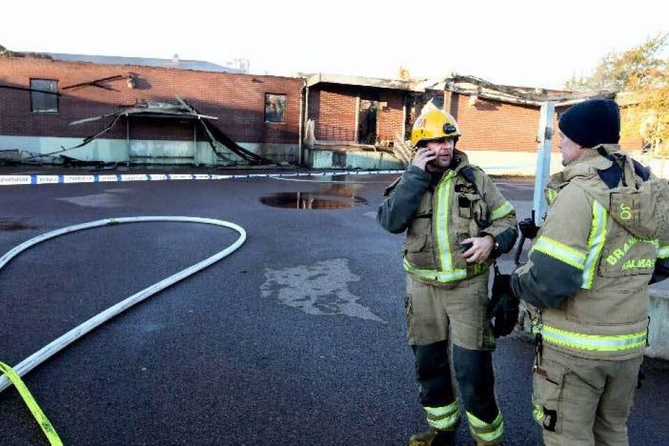 Räddningstjänsten fanns kvar i Berga centrum även på torsdagsmorgonen för att se till att inte branden fick nytt liv.