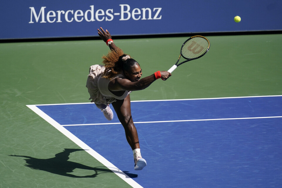 Serena Williams blev hårt pressad i åttondelsfinalen mot Maria Sakkari, men kunde till slut vända och vinna.